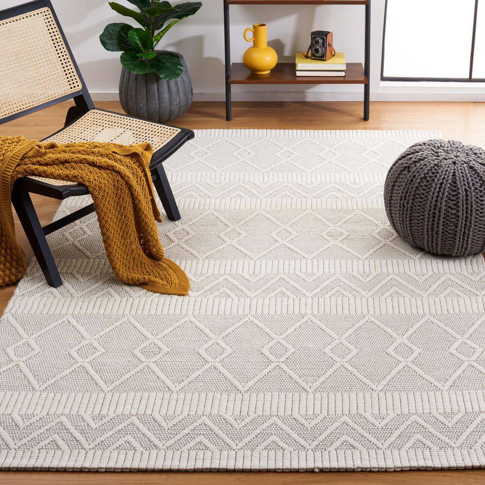 Ivory Geometric Flat Woven Wool and Synthetic Rug, 5' x 8'