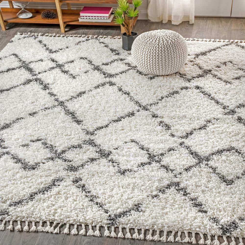 4' x 6' Grey and Ivory Synthetic Shag Area Rug
