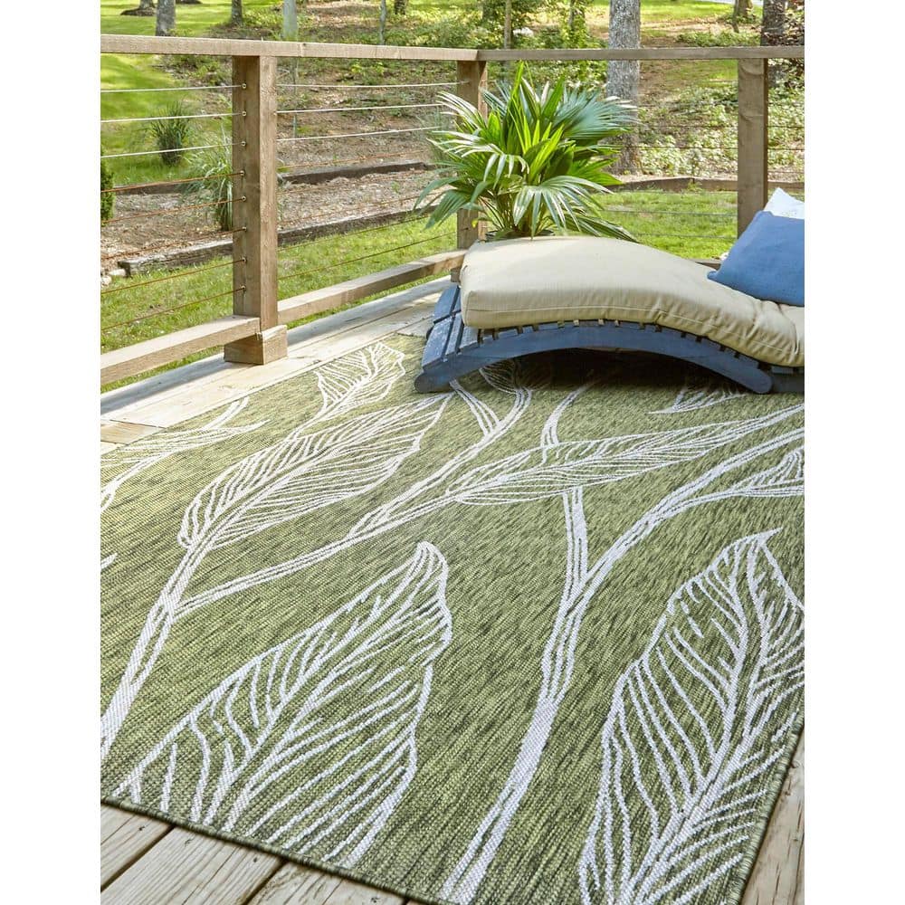 Botanical Green and Ivory Synthetic Outdoor Area Rug, 7' x 10'