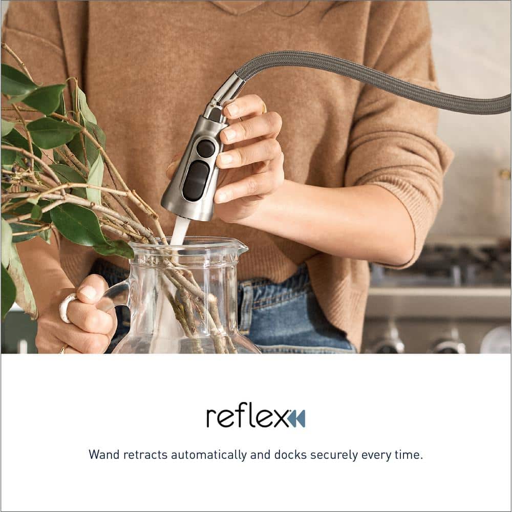 Chrome Single-Handle Pull-Down Sprayer Kitchen Faucet