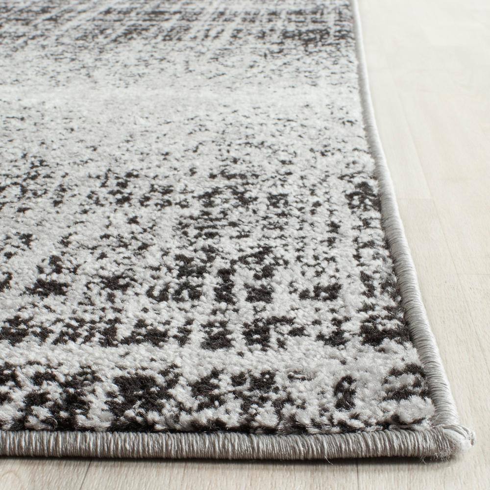 Chic Adirondack Silver & Black Synthetic 3'x5' Area Rug