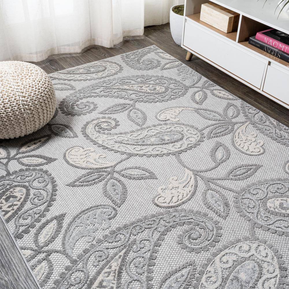Light Gray and Ivory Paisley Indoor/Outdoor Area Rug 5' x 7'