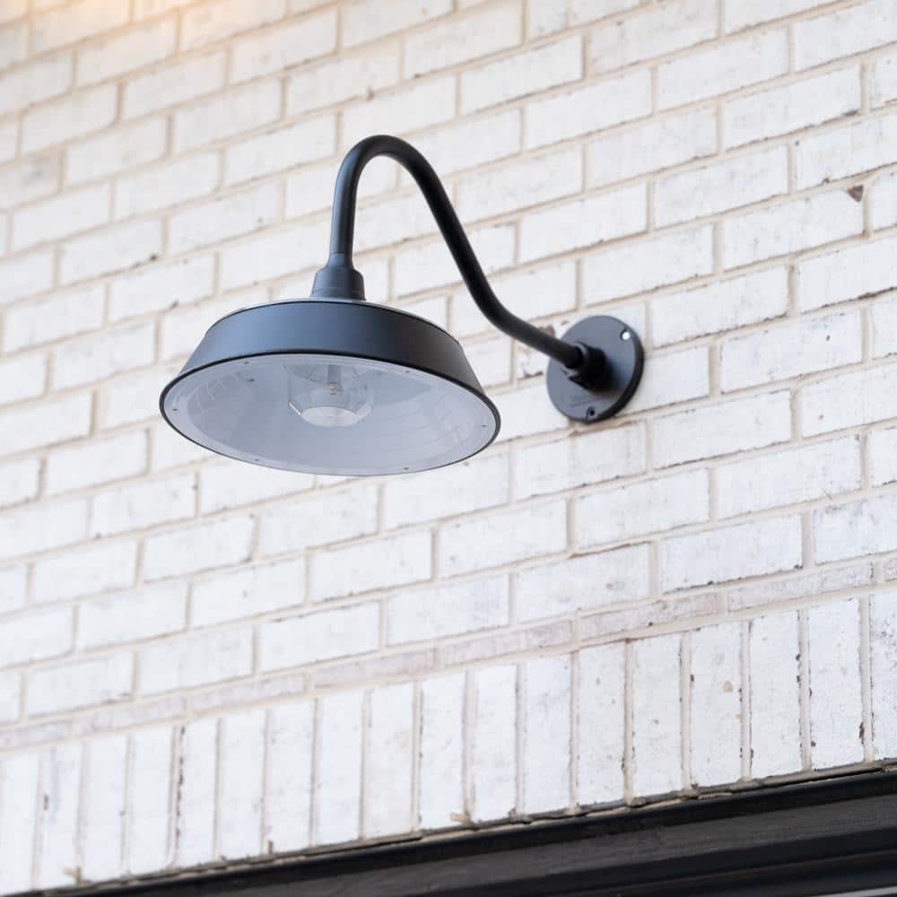 Black Aluminum Solar Barn Light with Gooseneck Design