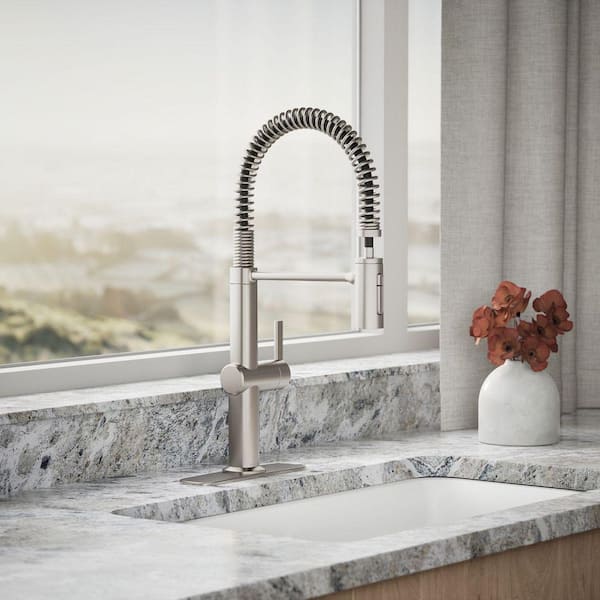 Clarus Semi Professional Single Handle Pull Down Sprayer Kitchen Faucet in Vibrant Stainless