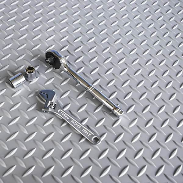 https://images.thdstatic.com/productImages/54ecedb4-7265-4b9a-96f2-457f96bf8acb/svn/gray-workforce-commercial-floor-mats-3gd-532-24-20c-44_600.jpg