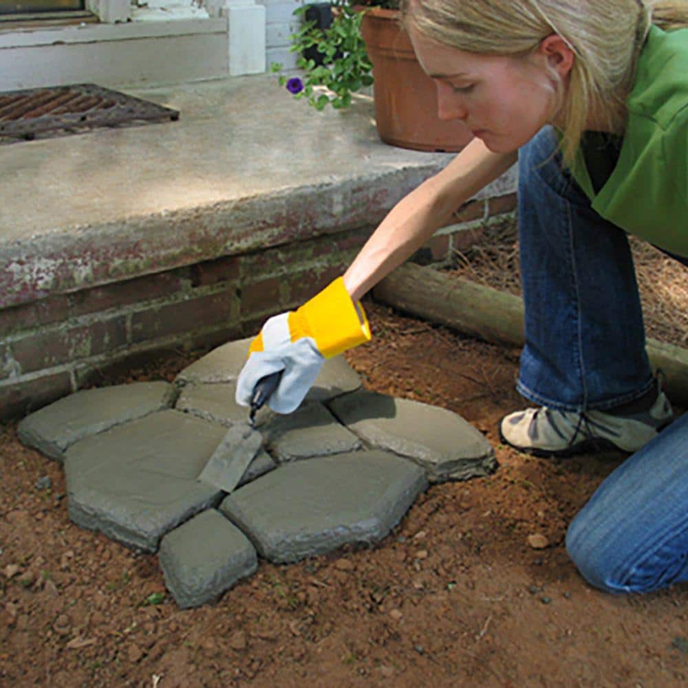 Quikrete 24 Inch Black Plastic Country Stone Walk Maker