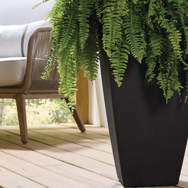 Vigoro Tallulah Medium Black Fiberglass Recycled Tall Square