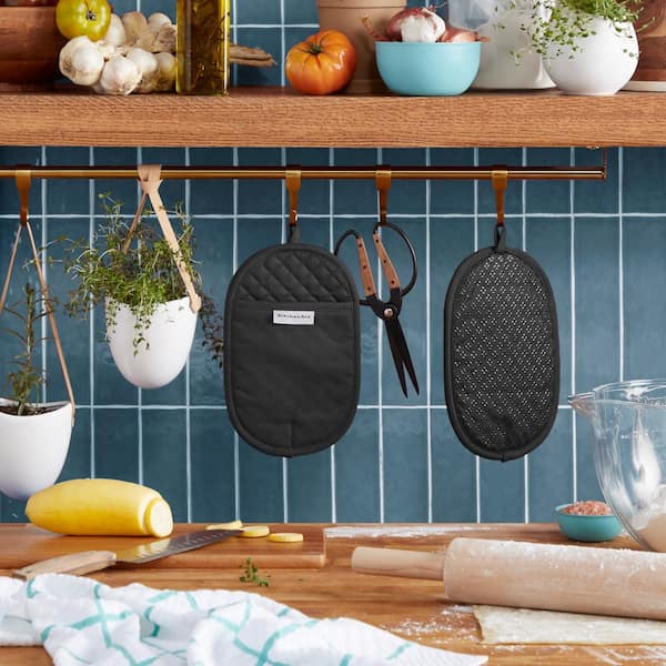 Asteroid Silicone Grip Matte Black 6.5 in. x 10 in. Pot Holder Set (2-Pack)