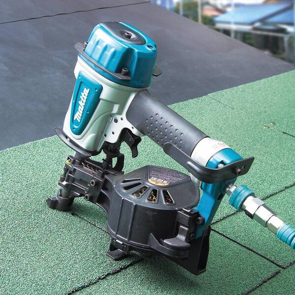 Makita 10 Gal. 5.5 HP Portable Gas 