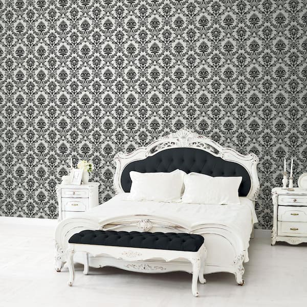 Classic Damask Wallpaper in Silver and Black
