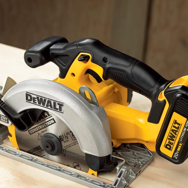 DEWALT 20V MAX Cordless Brushless Combo Kit 6.5 in. Circ Saw