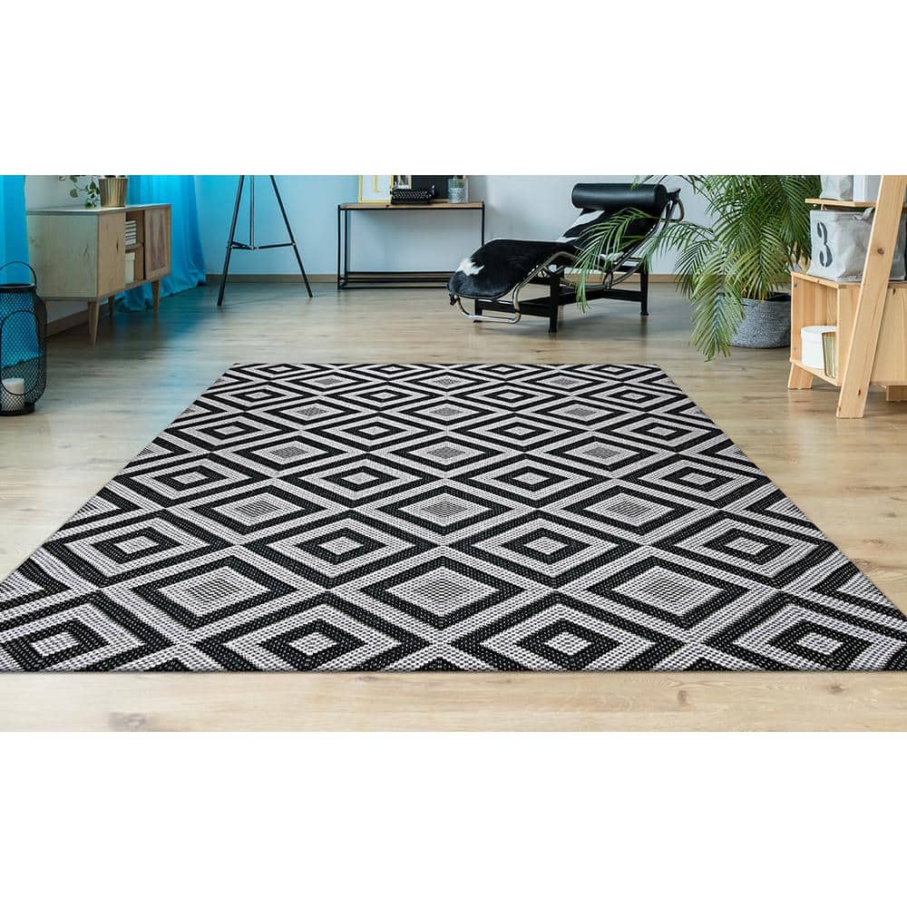 Afuera Flat-Woven Black Synthetic 3'11" x 5'7" Indoor/Outdoor Rug