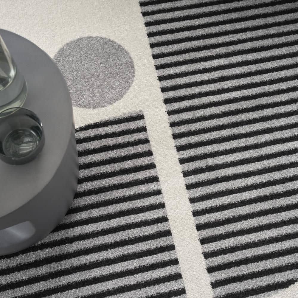 Ivory & Black Geometric 6'x9' Synthetic Easy-Care Rug