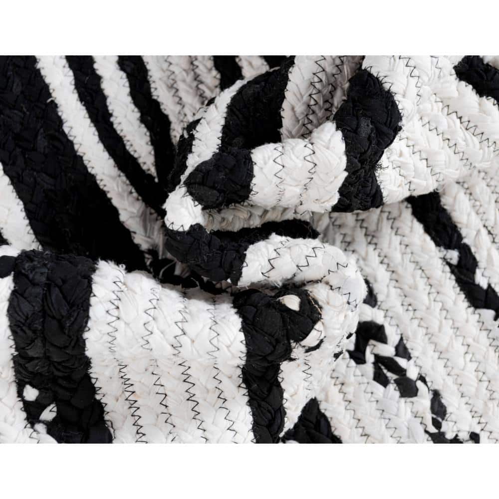 Handmade Black and White Cotton Braided Rug 5' x 8'