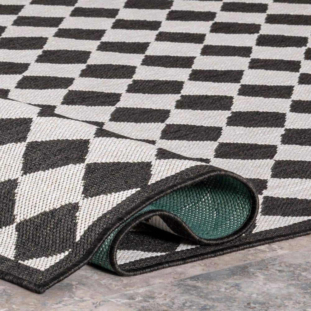 Black and White Checkered Synthetic Indoor Outdoor Rug, 4' x 6'