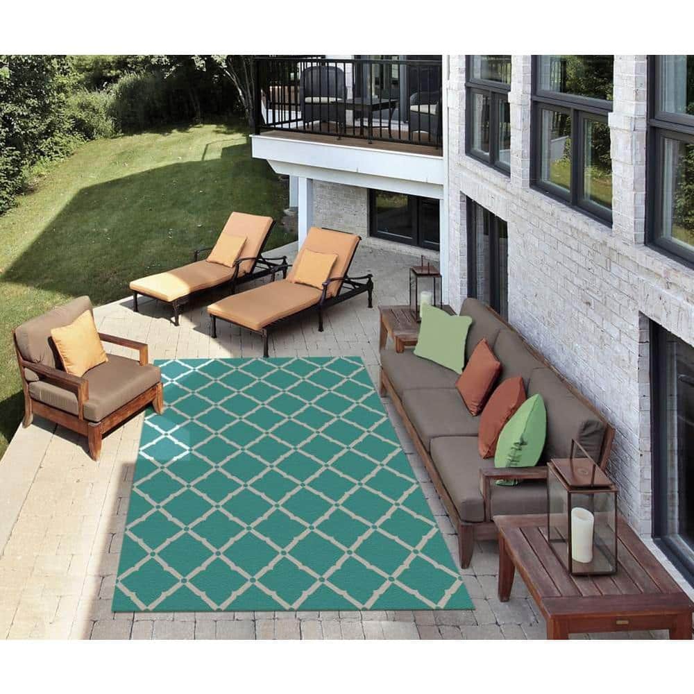 Aqua Floral Bliss 5' x 7' Synthetic Indoor/Outdoor Area Rug
