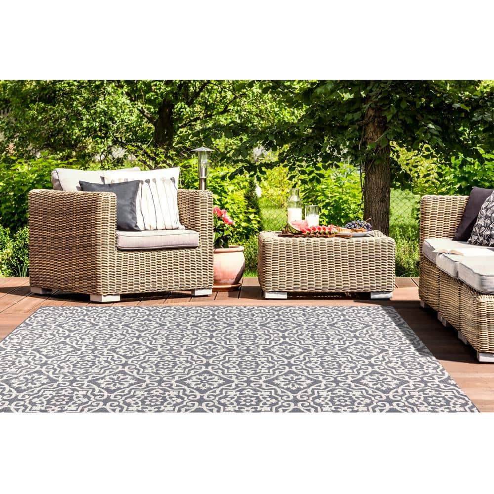 Danica Medallion Blue/Gray Synthetic Indoor/Outdoor Area Rug