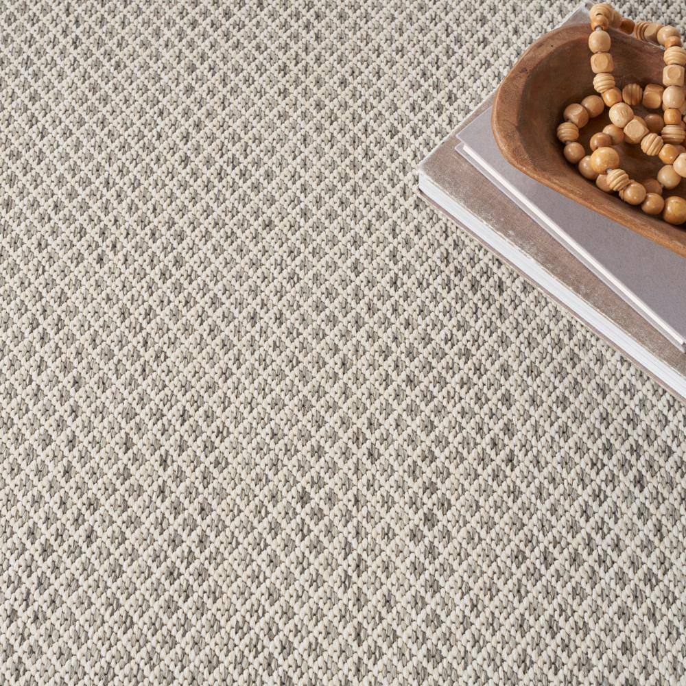 Courtyard Geometric Ivory Silver 5' x 7' Oval Synthetic Rug