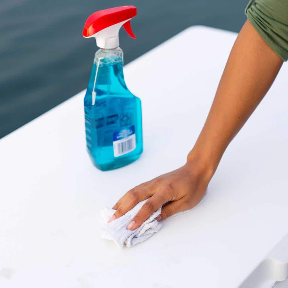 Arctic White Lockable Plastic 130 Gallon Deck Box