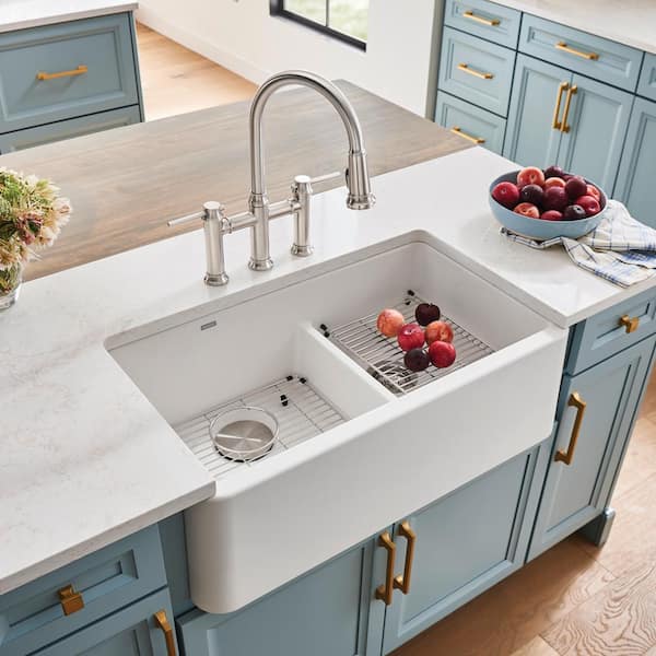 Farmhouse Sink: The Kitchen Icon - Town & Country Living