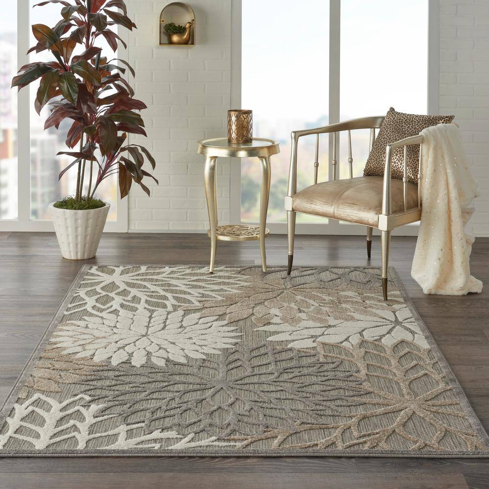 Handwoven Traditional Floral Medium Rug in Gray and Brown