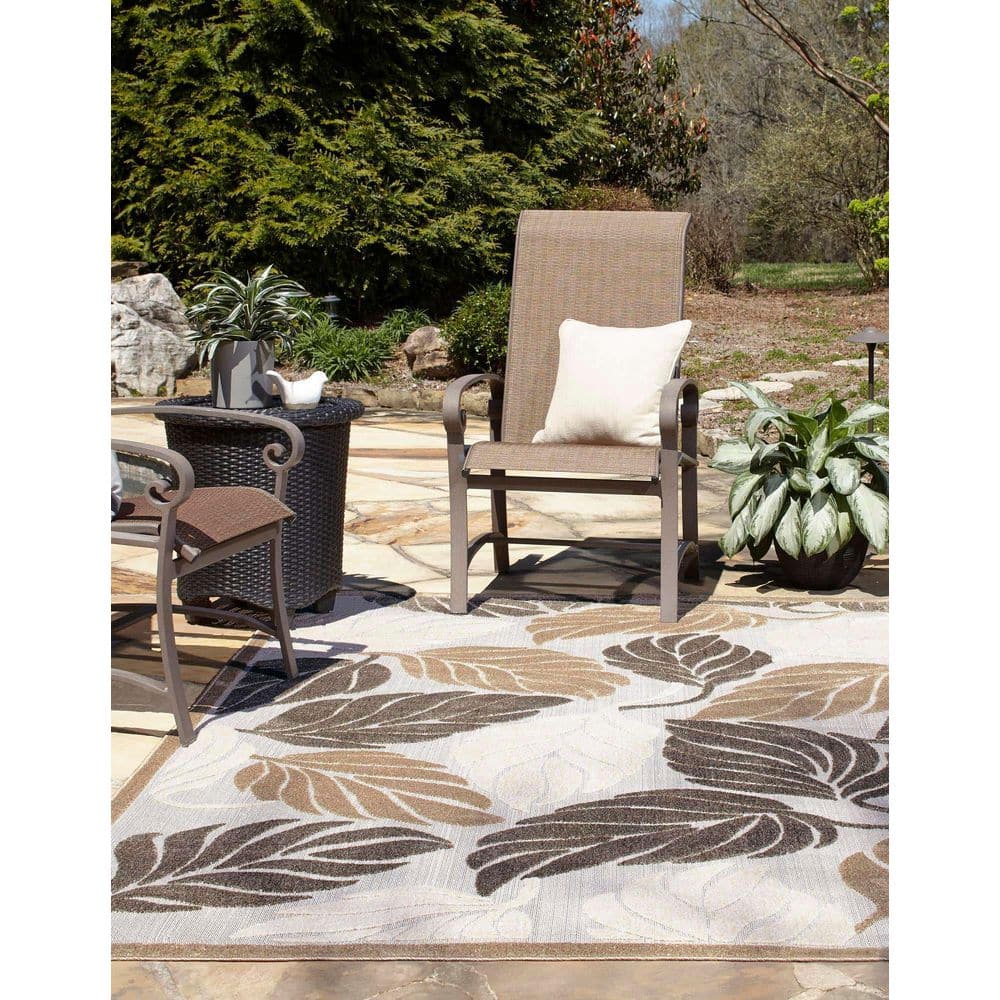 Beige and Gray 6' x 9' Abstract Synthetic Outdoor Rug