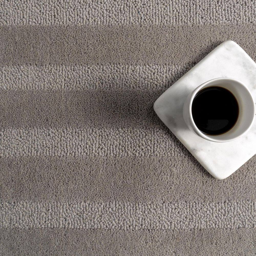 Handmade Medium Pile Gray Wool Striped 4' x 6' Area Rug