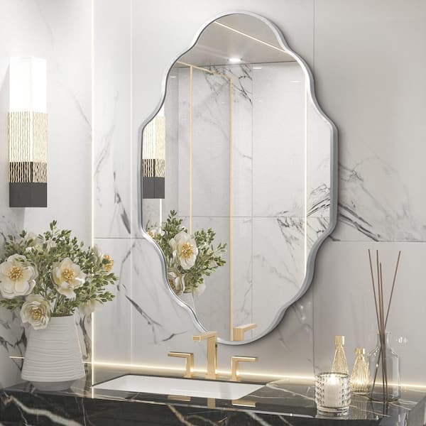Hochwertiges 24 in. W x 36 in. H Scalloped Silver Aluminum Alloy Framed Wall Mirror Irregular Decorative Wall Mirror