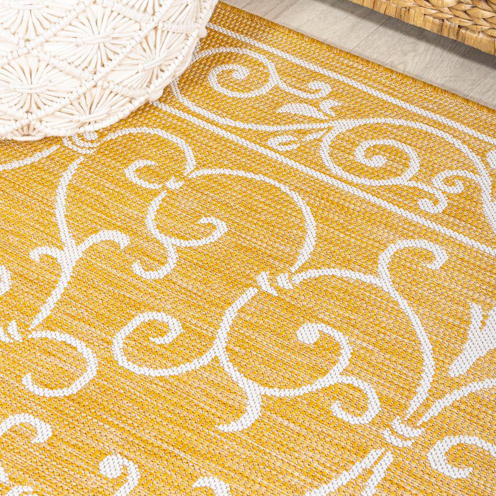 Charleston Yellow and Cream Synthetic 8' x 10' Area Rug