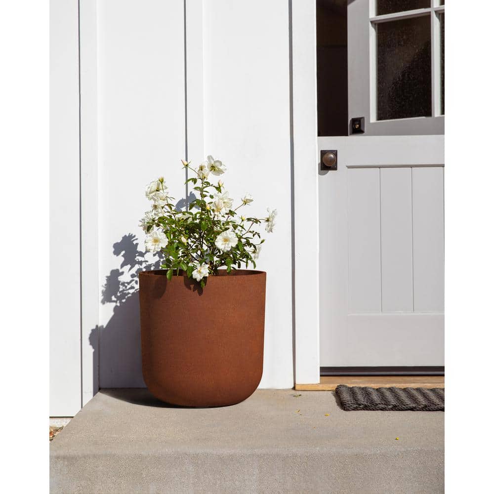 Rust Round Plastic-Steel Outdoor Planter, 15 inch