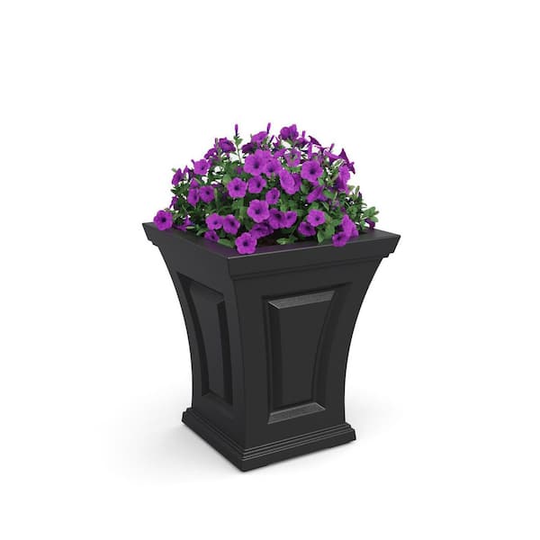 Mayne Cambridge 18 in. Tall Self-Watering Black Polyethylene Planter