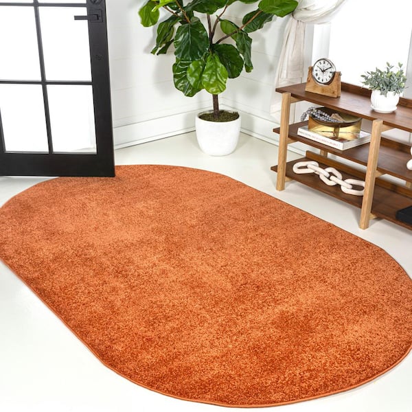 JONATHAN Y Haze Solid Low-Pile Orange 4 ft. x 6 ft. Oval Area Rug
