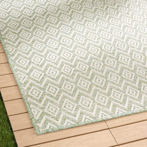 Corin Small Diamonds Green Indoor/Outdoor 8 ft. x 10 ft. Polypropylene Area Rug