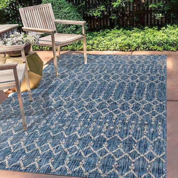 https://images.thdstatic.com/productImages/5724a21b-7964-47d1-9780-38d78f9508df/svn/navy-light-gray-jonathan-y-outdoor-rugs-smb108b-8-40_600.jpg
