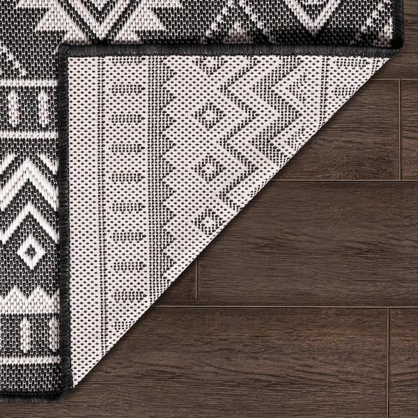 Beverly Rug 2 x 3 Black White Waikiki Modern Moroccan Indoor Outdoor Area Rug, Black / White