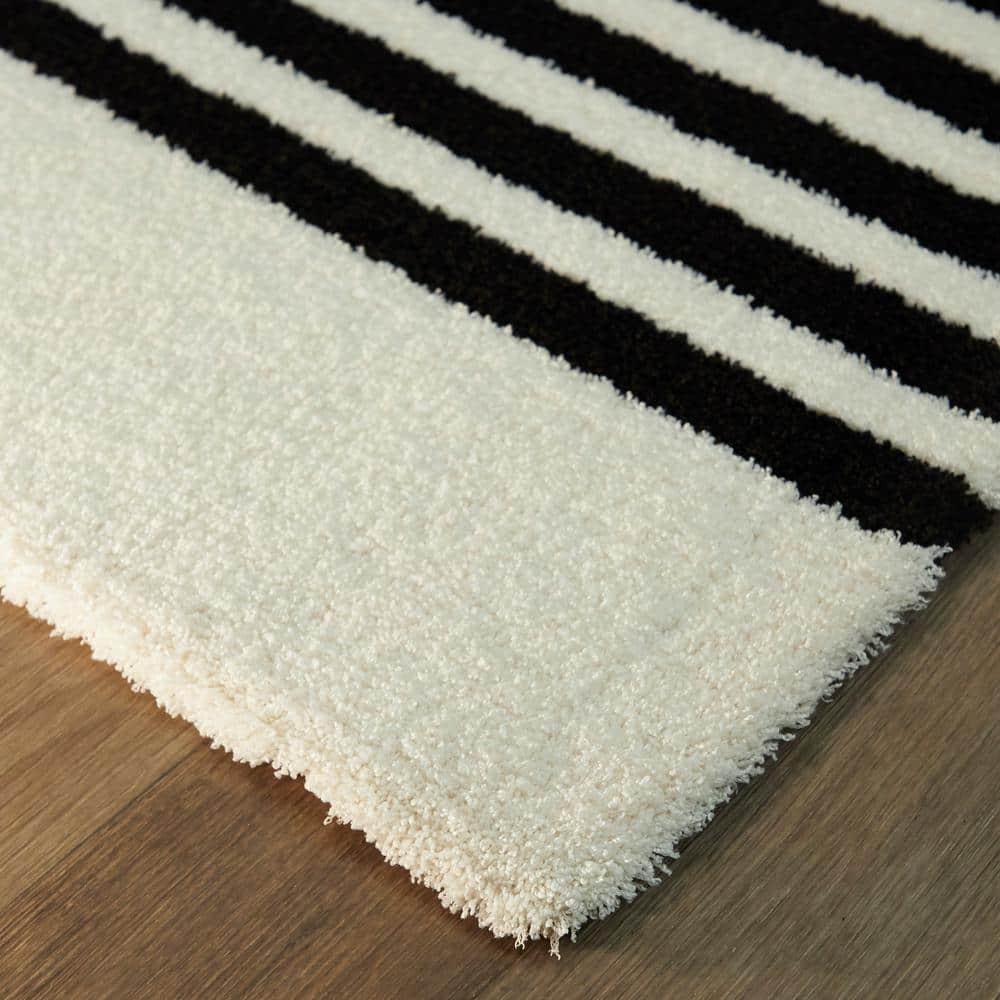 Black and White 8' x 10' Art Deco Synthetic Area Rug