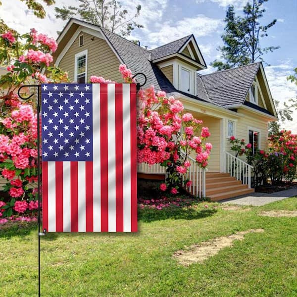 Details about   Holiday Cardinals Garden 12 X 18 inch Flag  with Pole  New 