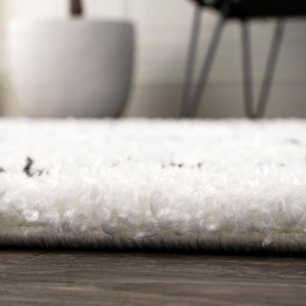 Catala Moroccan Diamond Shag 3'x5' Black and White Area Rug