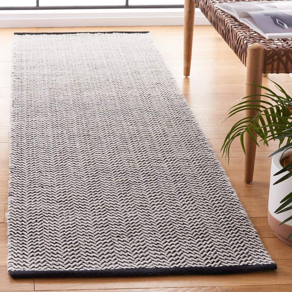 Vermont 2 ft. x 8 ft. Black/Ivory Chevron Striped Runner Rug price history on PriceWatchPro