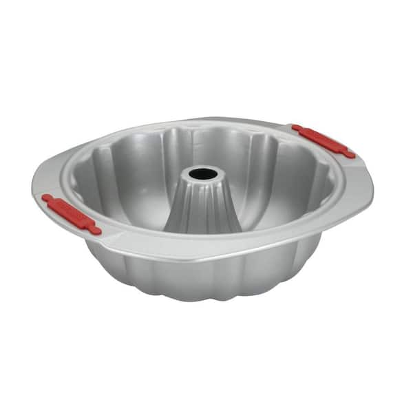 Cake Boss Deluxe Nonstick Bakeware 9 in. Fluted Mold Pan in Gray with Red Silicone Grips