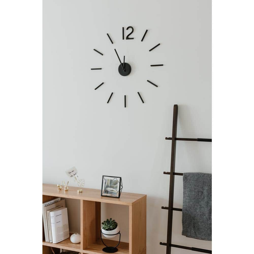 Black Metal Blink Wall Clock with Customizable Size