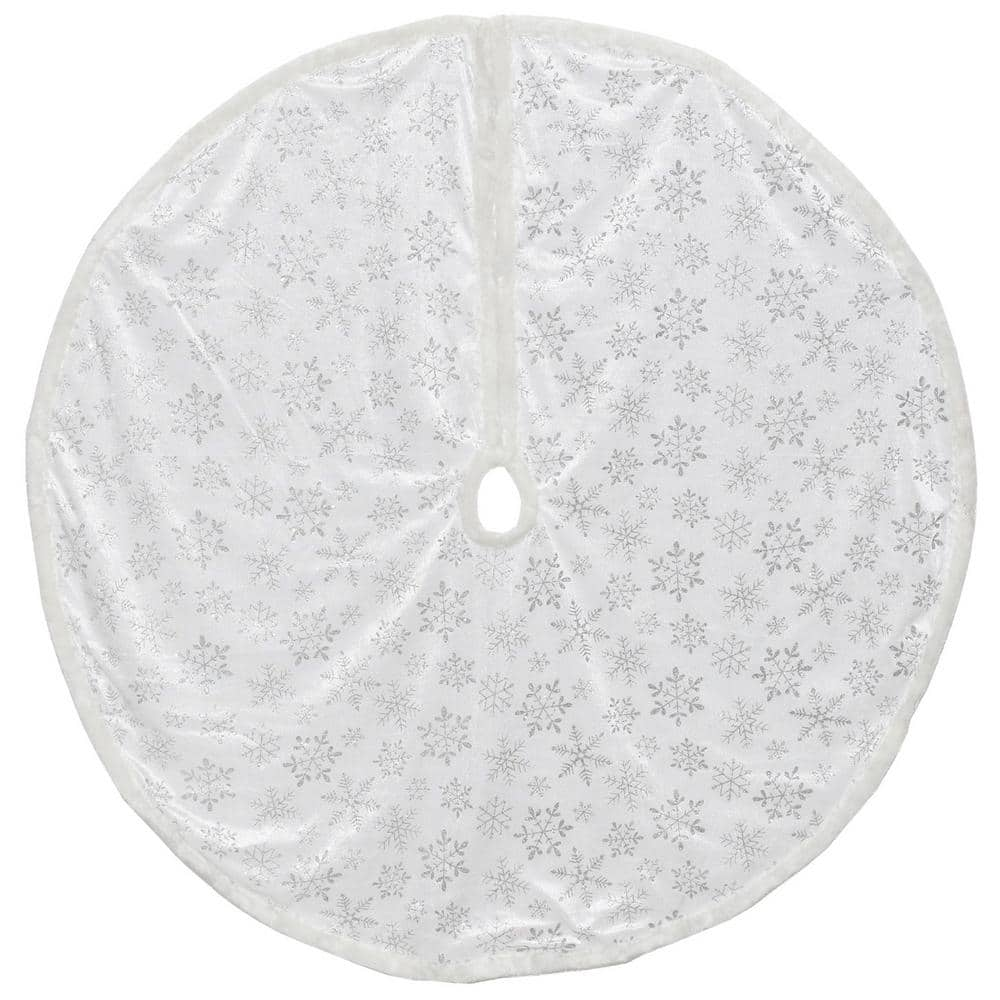 Northlight 48 in. Silver and White Snowflakes Christmas Tree Skirt