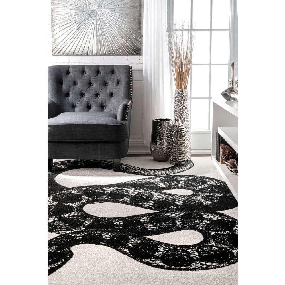 Serpentine Chic Black and White Synthetic Area Rug, 5' x 8'