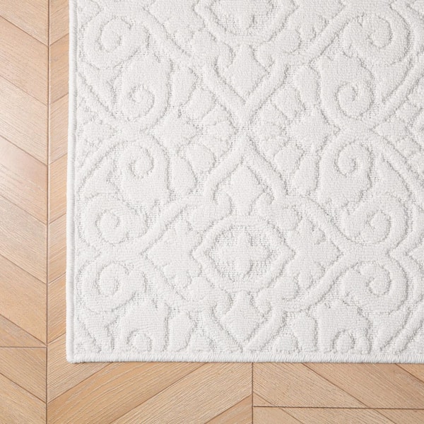 Feya Solid Ivory 2 ft. x 4 ft. Tufted Medallion Polypropylene Accent Rug