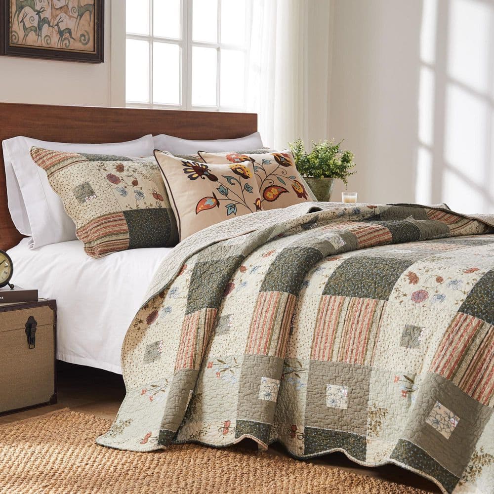 Gray Cotton Reversible Full Quilt Set with Scallop Embellishment