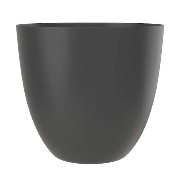 CHG CLASSIC HOME & GARDEN 12 in. D x 10.6 in. H Carpenter Black Plastic Pot with Water Reservoir