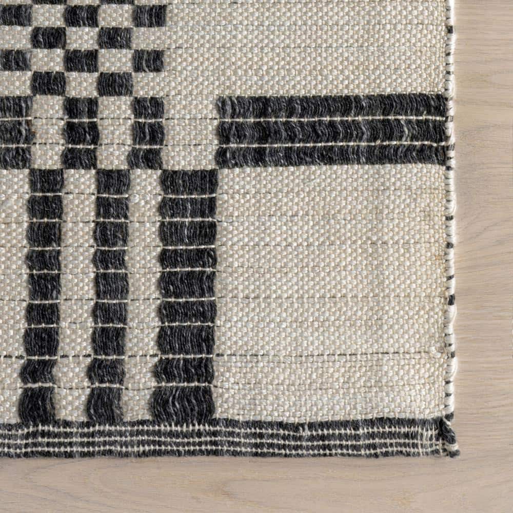 Gray and Off-White Geometric Synthetic Flat Woven 4' x 6' Area Rug