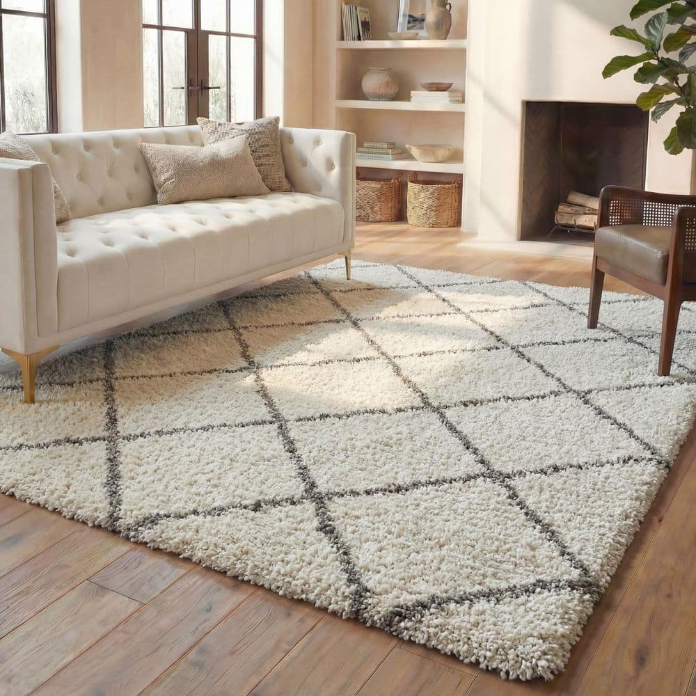 SAFAVIEH (サファビア)プラッシュエリアラグ アイボリー/グレー Amazon.com: SAFAVIEH Ultimate Shag Collection 8' x 10' Silver