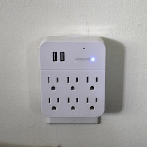 Multi-Outlet with 4K Hidden Camera