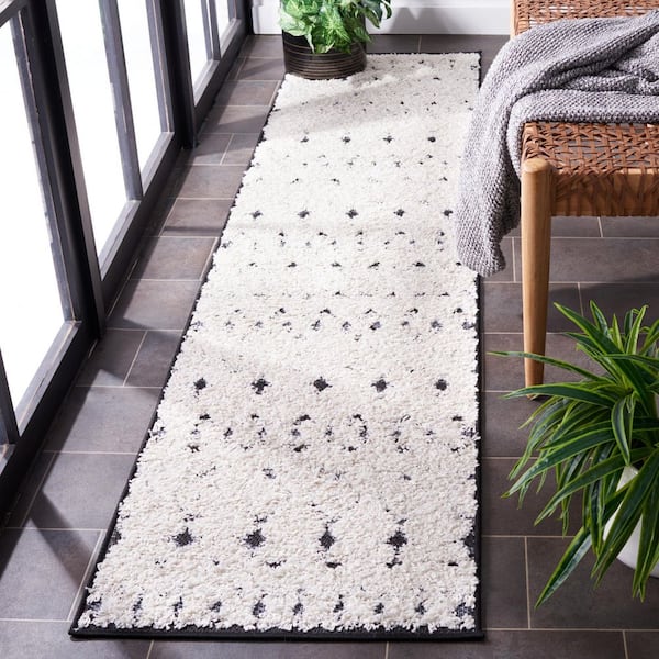 Cottage Ivory/Dark Gray 2 ft. x 8 ft. Diamond High-Low Indoor/Outdoor Runner Rug
